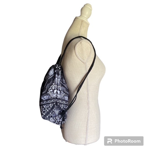Paisley Black & White  Drawstring Backpack Workout Gym Sport Bag DrawString  New - Picture 2 of 14